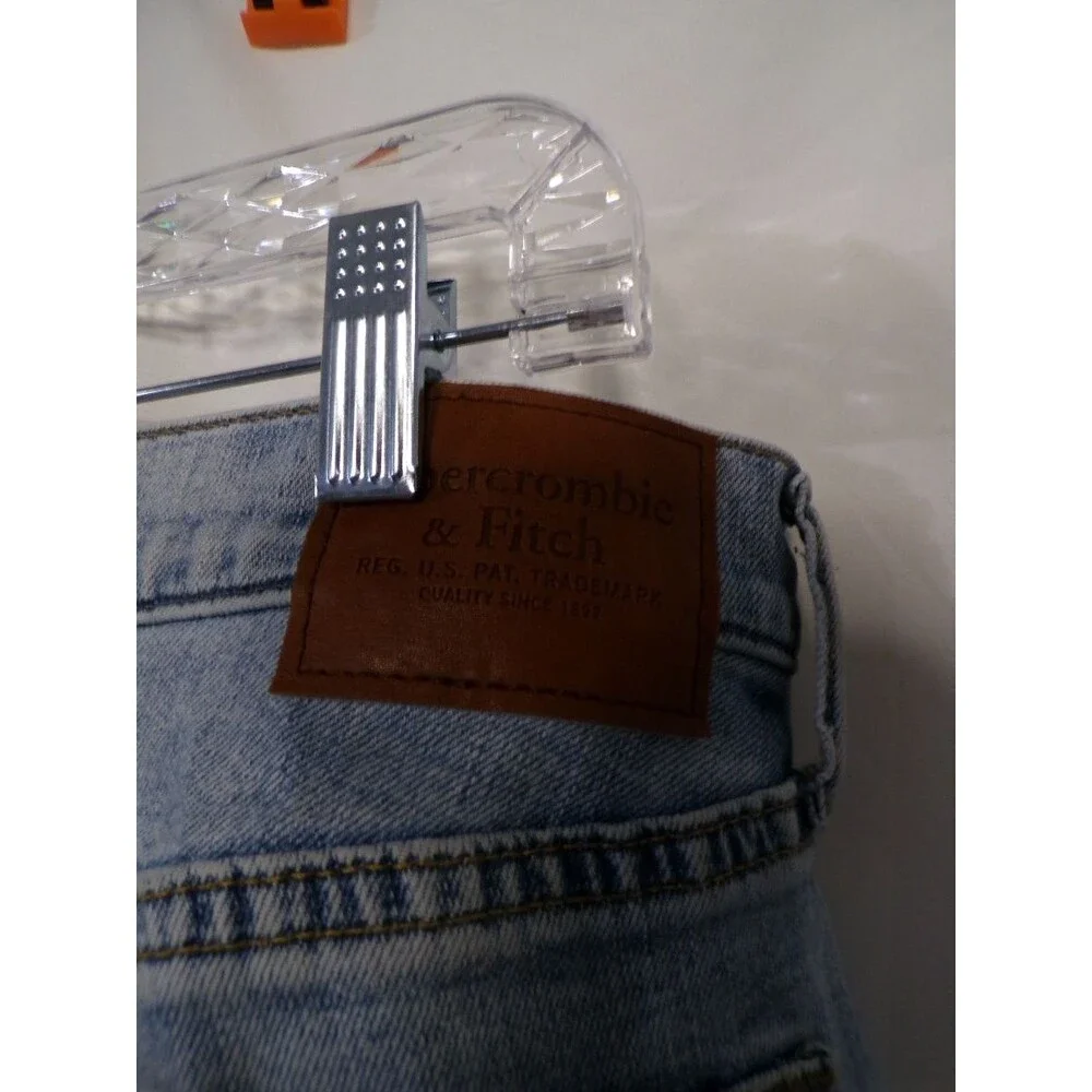 Abercrombie & Fitch Women's Athletic Slim Light Wash Jeans Size 31 30